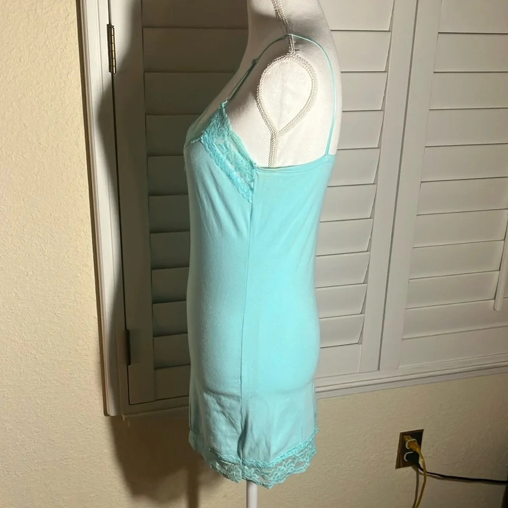 🩵🤍Zenana Outfitters Lt Aqua Blue Stretchy Cotton/Spandex Long Tank W/Lace Sz L
